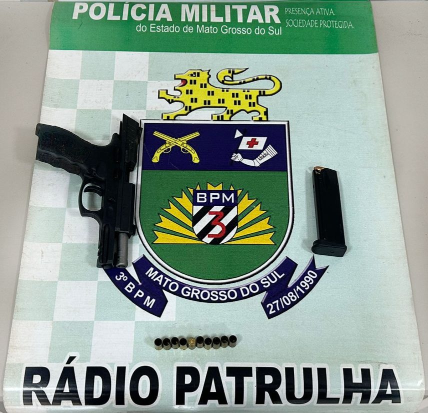 Arma e munições apreendidos 