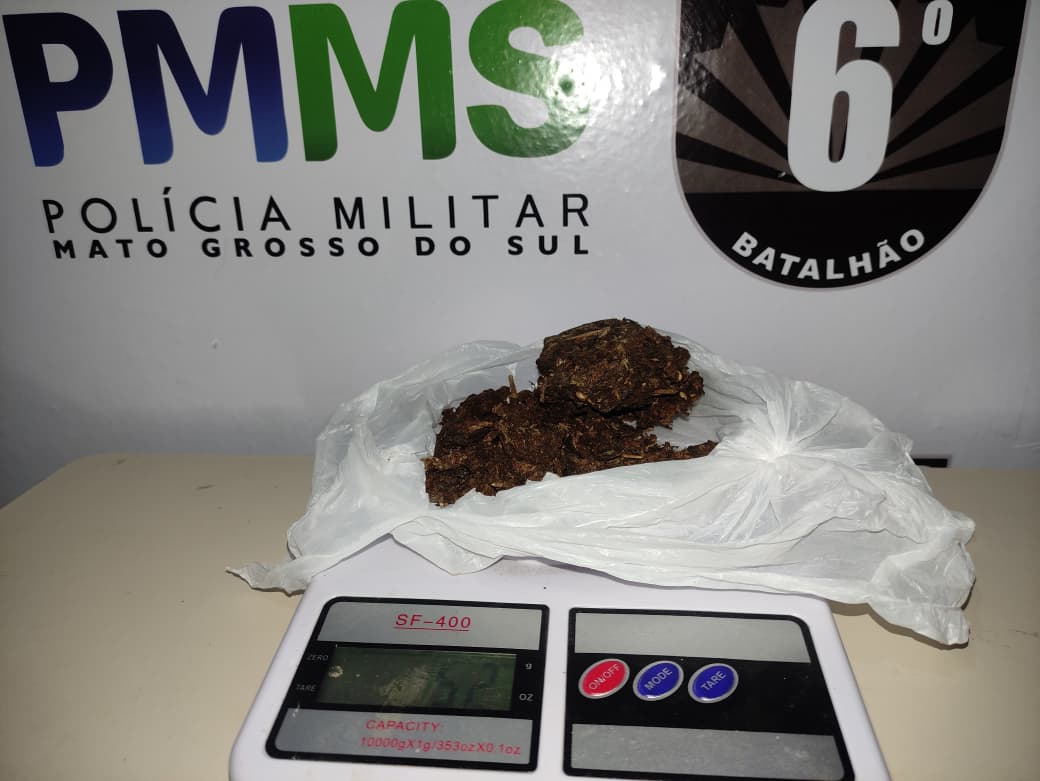 Polícia Militar Detém Dupla com Maconha Próxima a Horário de Saída Escolar em Corumbá.