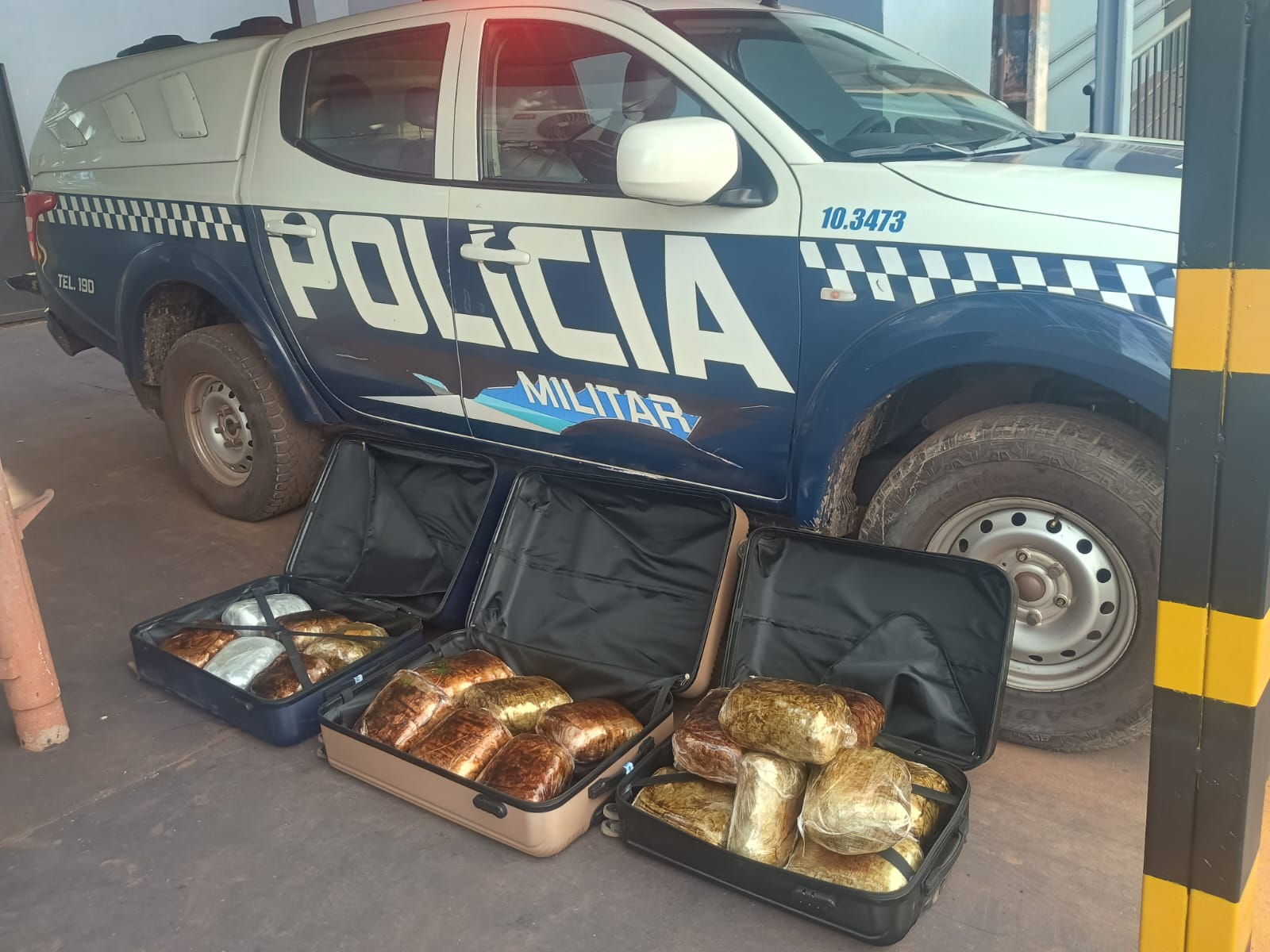 Polícia Militar prende quatro pessoas por tráfico internacional de drogas no Lampião Aceso Polícia Militar prende quatro pessoas por tráfico internacional de drogas no Lampião Aceso
