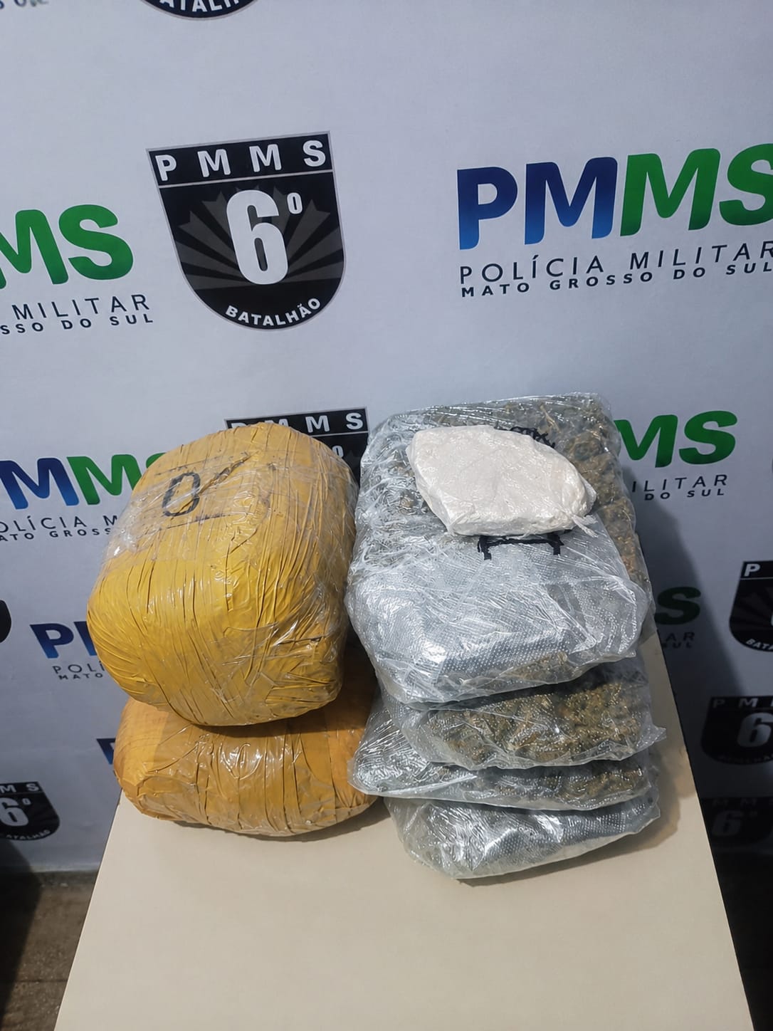 Polícia Militar prende autora por tráfico de drogas em Corumbá Polícia Militar prende autora por tráfico de drogas em Corumbá