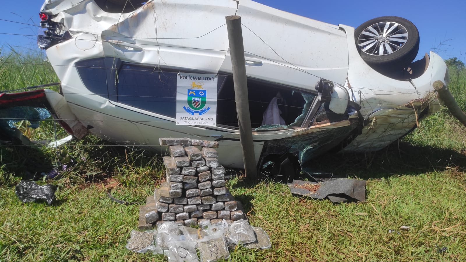 Polícia Militar apreende mais de quarenta quilos de maconha em veículo furtado