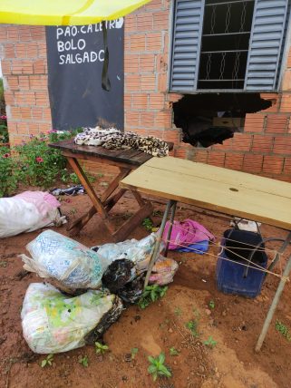 Polícia prende homem após ameaçar esposa e atear fogo na residência Polícia prende homem após ameaçar esposa e atear fogo na residência