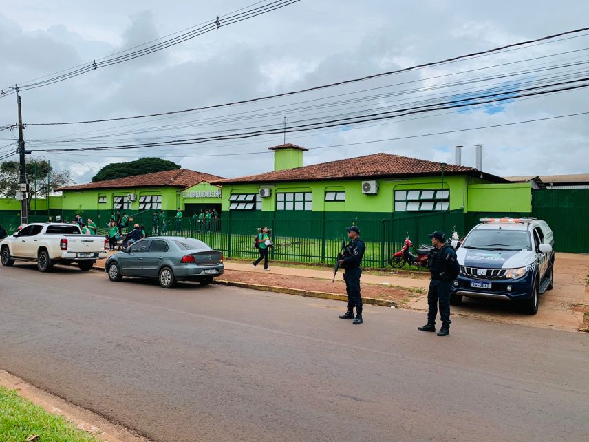 Comando do 4º BPM reforça policiamento nas escolas públicas e particulares em Ponta Porã Comando do 4º BPM reforça policiamento nas escolas públicas e particulares em Ponta Porã