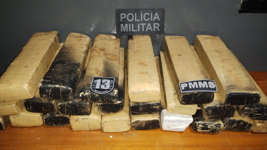 Polícia Militar prende mulher com cerca de 28 quilos de maconha Polícia Militar prende mulher com cerca de 28 quilos de maconha